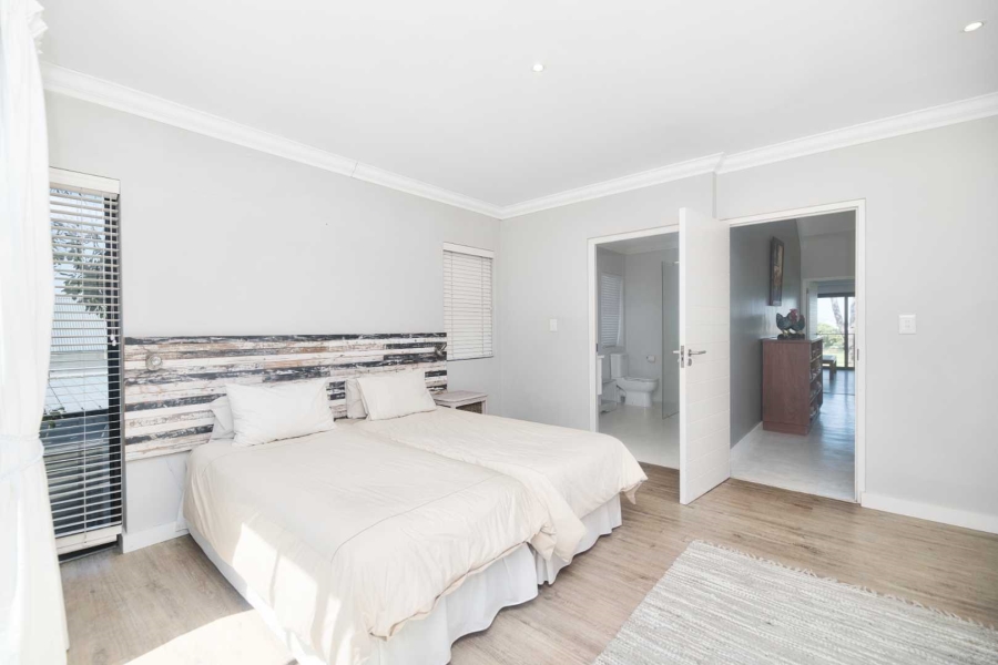 4 Bedroom Property for Sale in Fernkloof Estate Western Cape